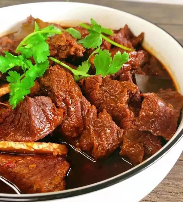 炖牛肉时牢记三放三不放牛肉软烂鲜香不发柴没腥味