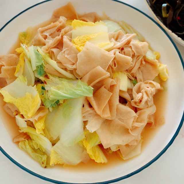 我家的一素两荤才是冬天的味道,鲜香可口又营养,真不错|白菜|豆皮