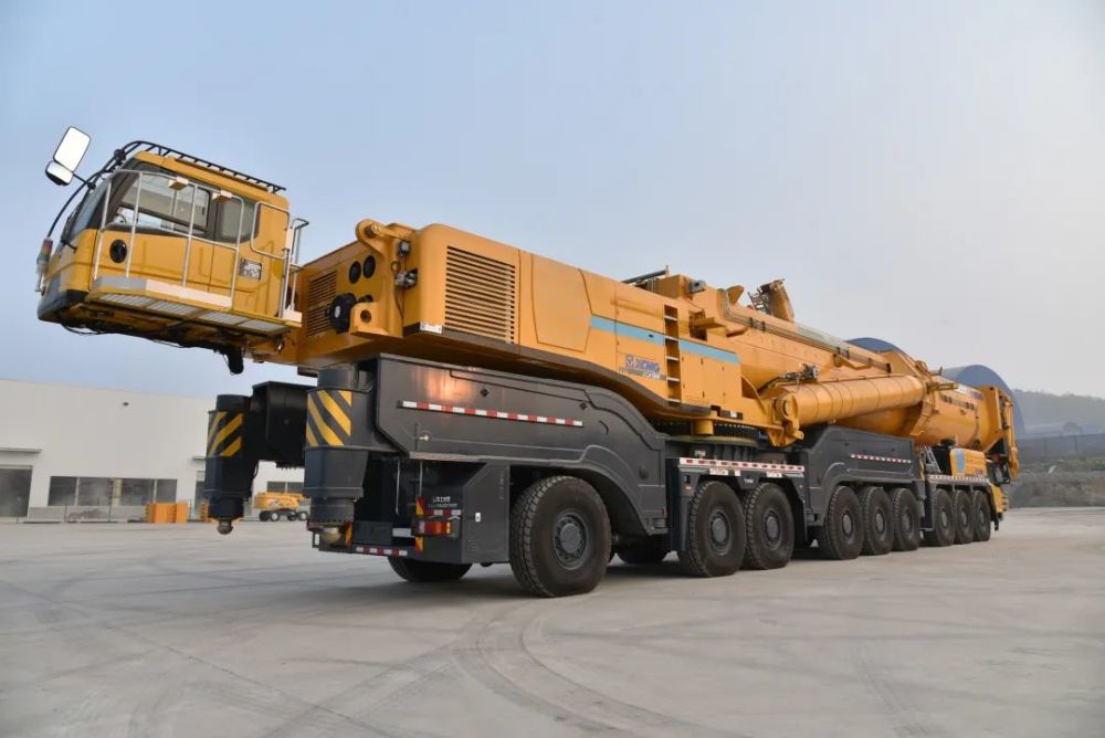 徐工千吨级新品xca1800吊车来袭最大起升高度155米一流的好车啊