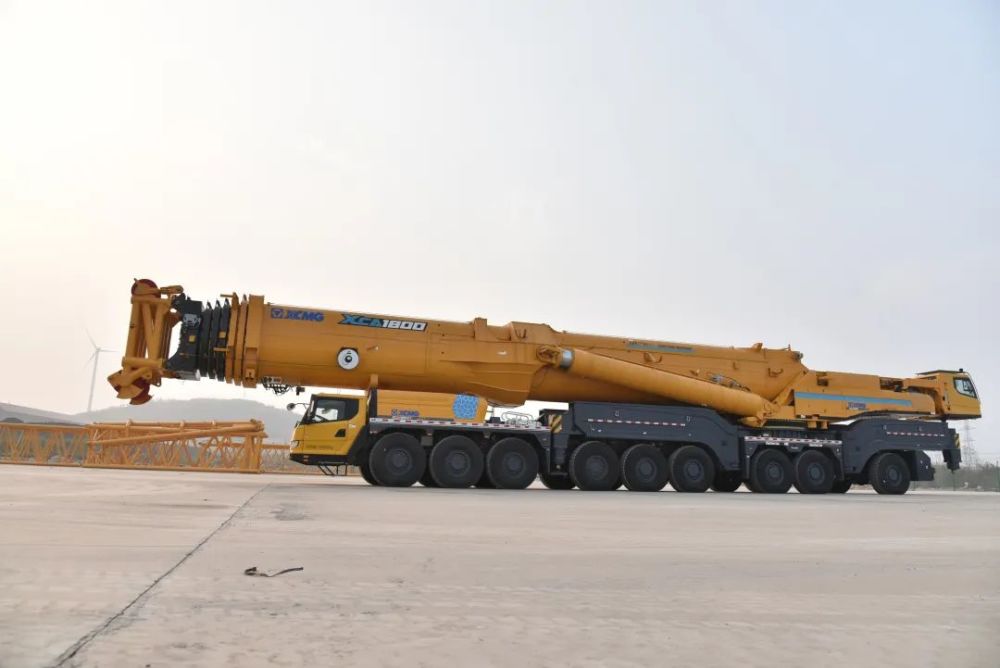 徐工千吨级新品xca1800吊车来袭最大起升高度155米一流的好车啊