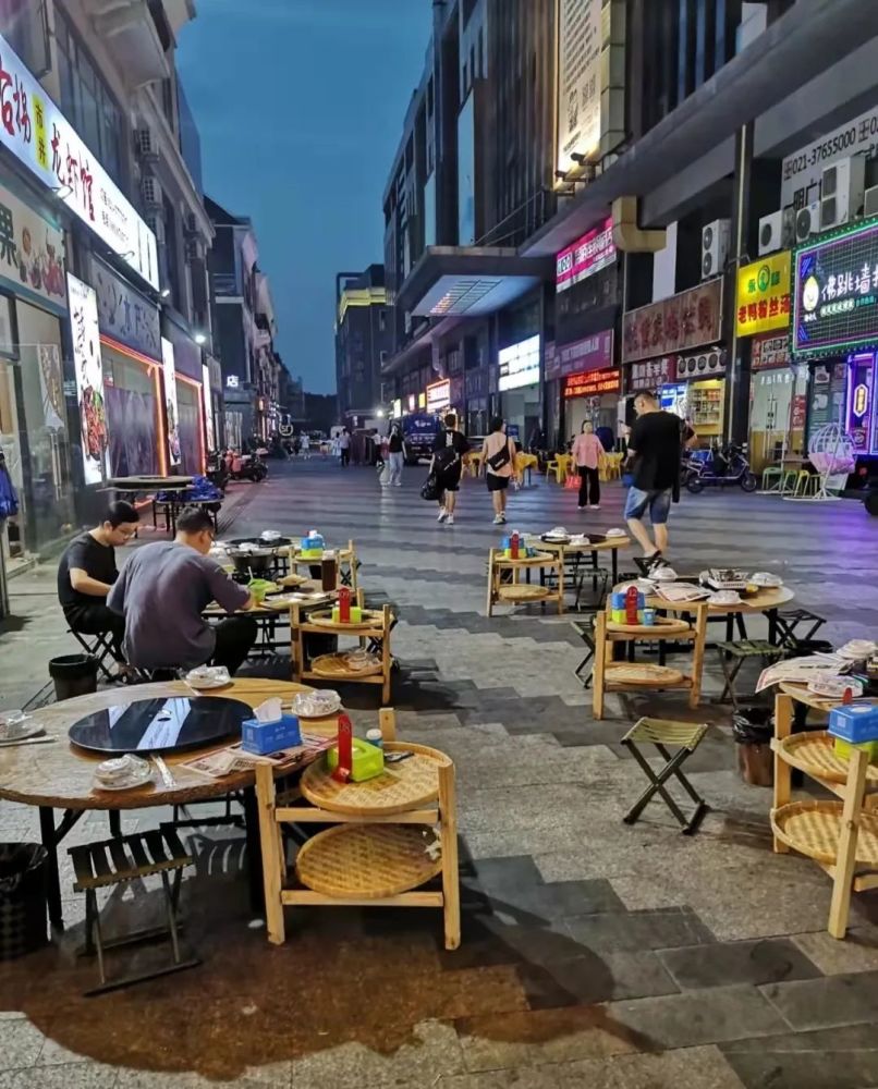 吃货们私下流传:松江的这几条小吃街,你可不能错过!