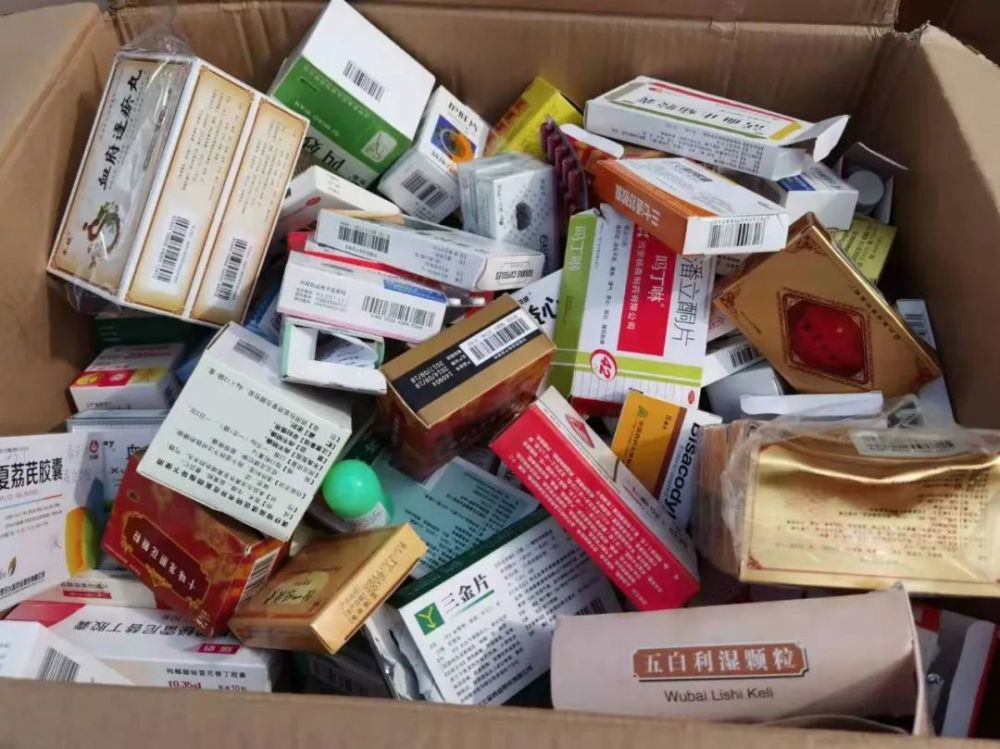 他们还和环卫部门合作,在垃圾分类中将过期药品纳入"有害垃圾"统一