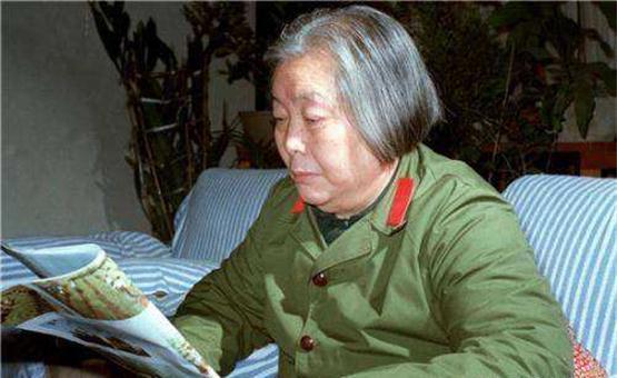 在革命战争年代,戴觉敏无时不在惦念着大别山里的亲人,巍巍大别山