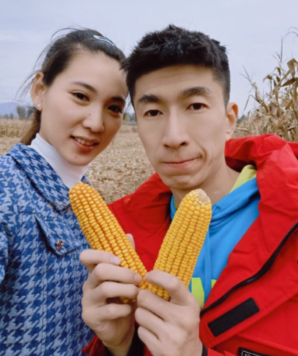 恭喜中国体坛诞生奥运冠军夫妻赵帅求婚成功郑姝音感动落泪