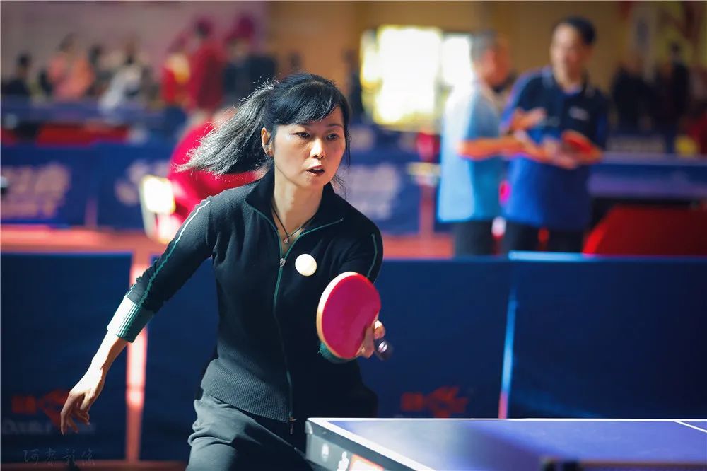 皓获得乒乓球比赛男子单打冠军庐江监狱选手徐军芳获得女子单打冠军!