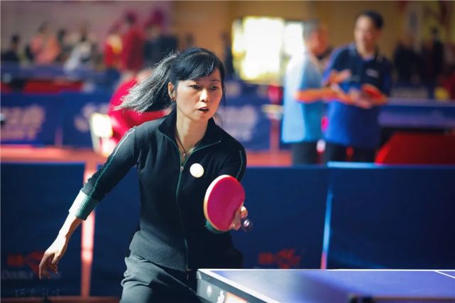 皓获得乒乓球比赛男子单打冠军庐江监狱选手徐军芳获得女子单打冠军!