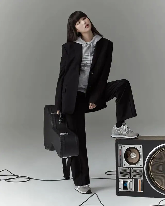 6款明星同款连帽卫衣～超时尚又舒适,懒人日常穿搭必备单品