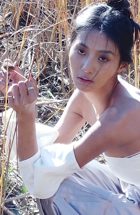 咖喱酱黑黑胖胖的,还有一点小可爱,在剧中是典型的吃货形象,因此身材