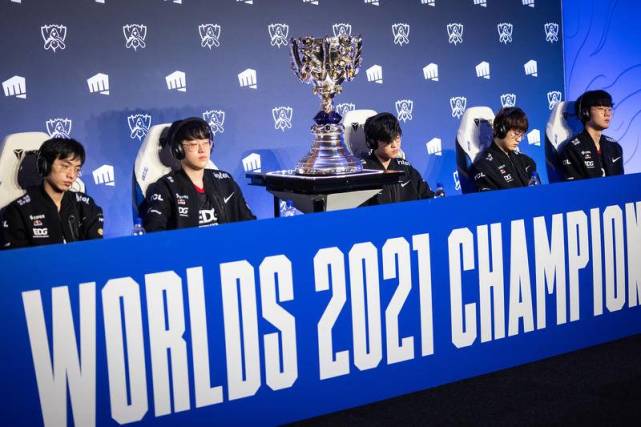 EDG夺得2021英雄联盟全球总决赛冠军，2019年B站以8亿元买下该比赛3年独家直播版权。来源：视觉中国