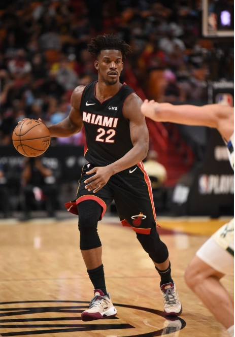 nba NBA球员上脚：国产相当炸裂，詹姆斯上脚有点帅