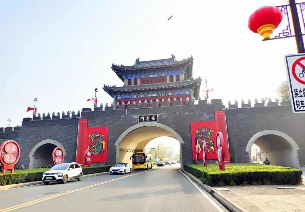 安远门:安远门以前是开封城北唯一的进出通道,又称"北门",宋代曾称"