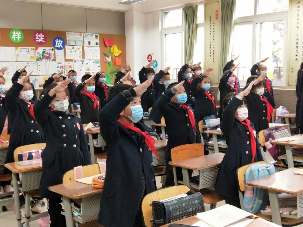 超美成都10所公办小学10所民办小学校服大pk哪一所是你的最爱