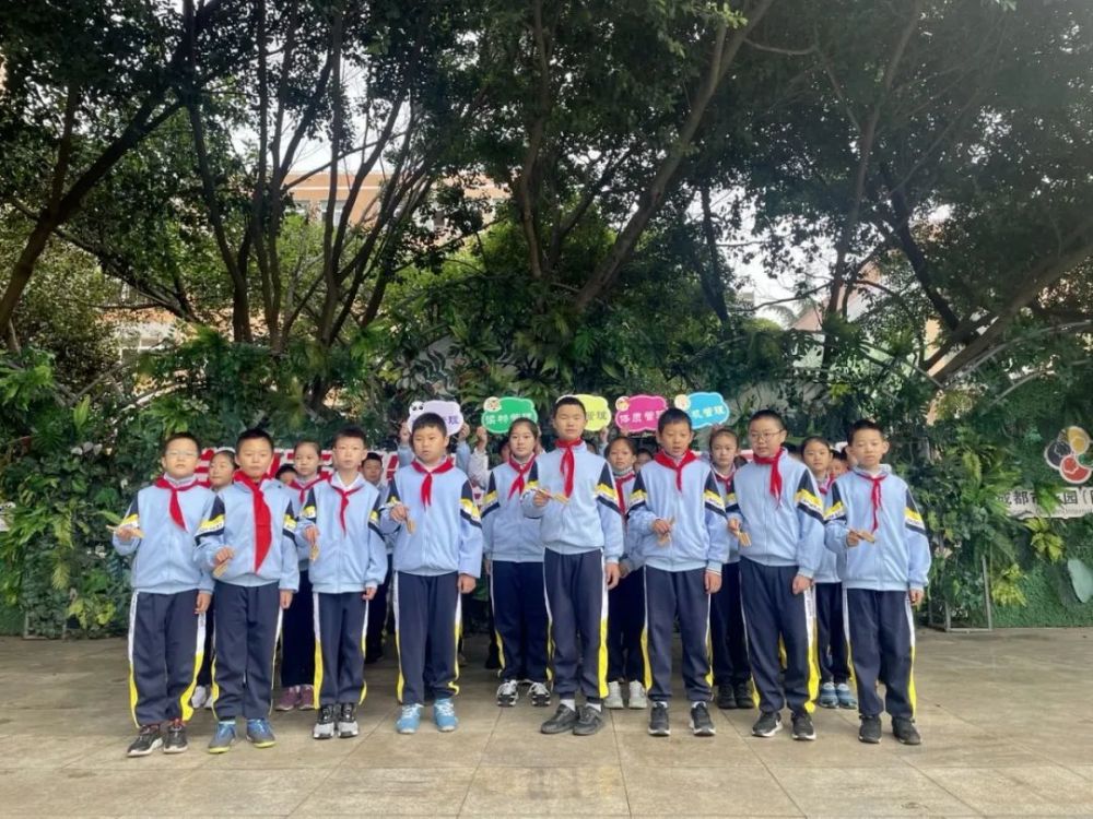 好看指数★8,成都花园国际小学校服评价:高新实小的校服也是