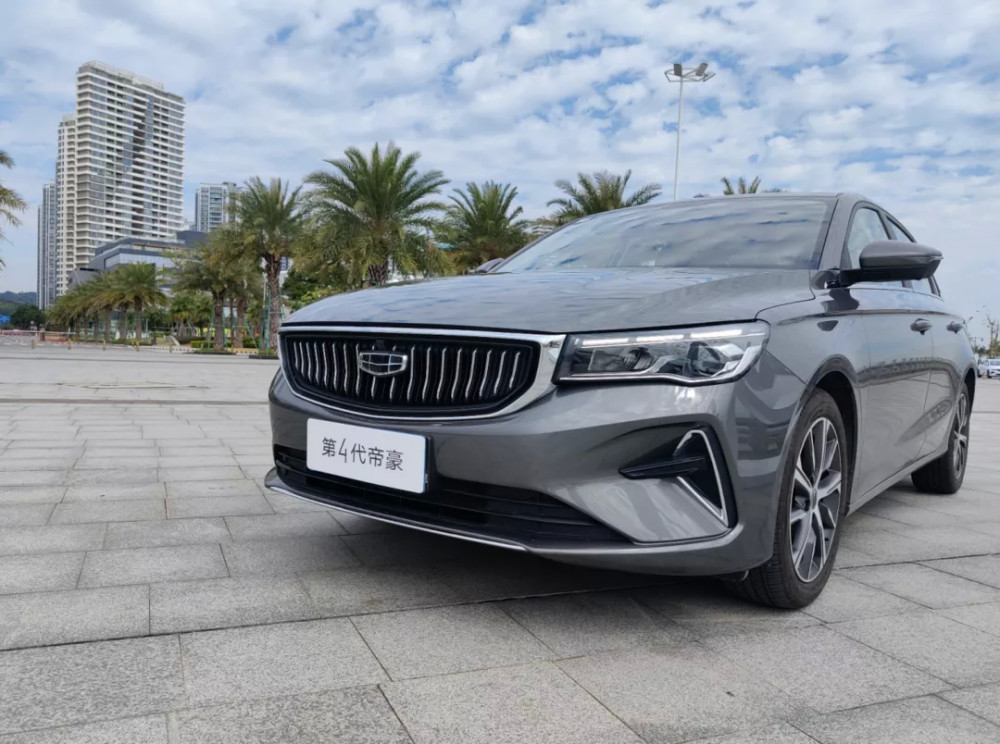 向上的生活试驾第四代吉利帝豪