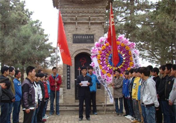 马家军第一悍将人称驴日的马继援,捡三门丢弃山炮展览,狂称大捷