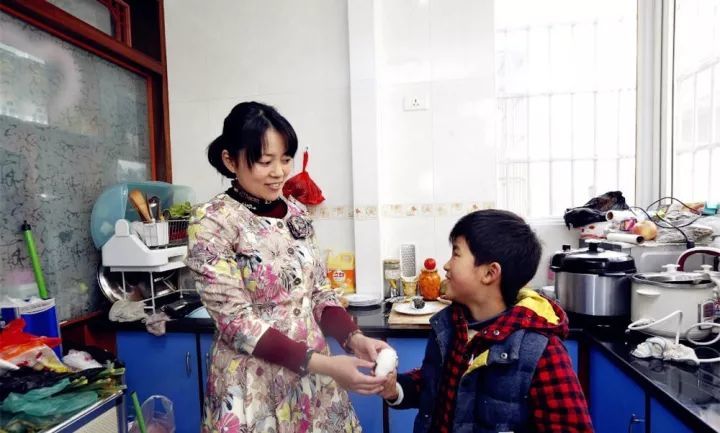 河南小伙胡文兵:远赴日本打工,娶市长千金,带百万财产回乡创业_腾讯