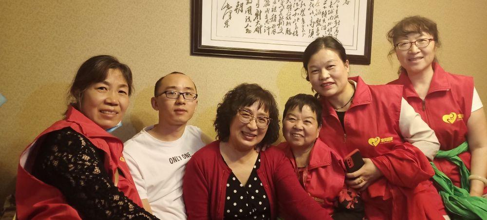 被拐毛寅回到西安一年后李静芝妈妈网络晒幸福