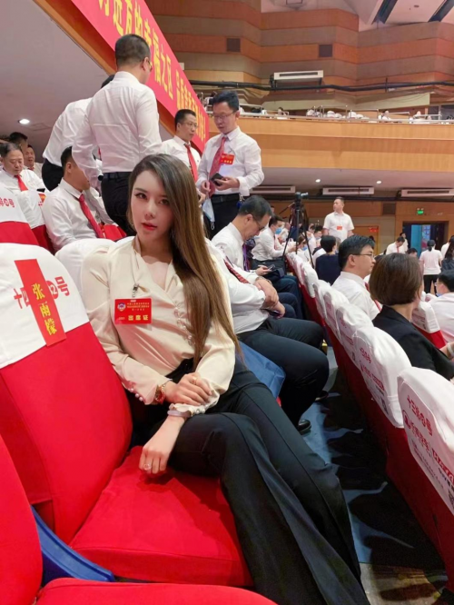 "有美一人,如雨如檬"|保定首富之女 90后最美退伍女军人张雨檬