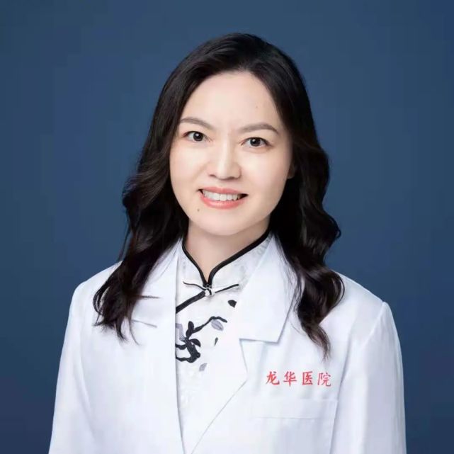 李莹,上海中医药大学附属龙华医院感染科副主任,主任医师,硕士生导师
