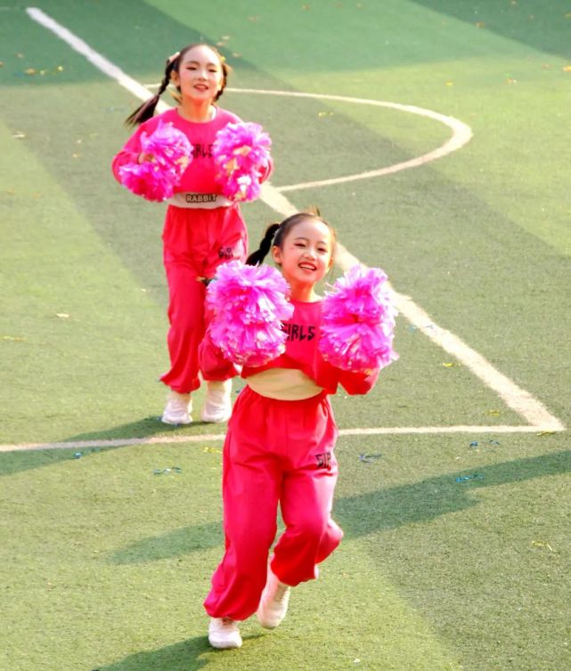 四年级女孩跳舞后穿衣服1(四年级女孩跳舞以后穿衣服一)