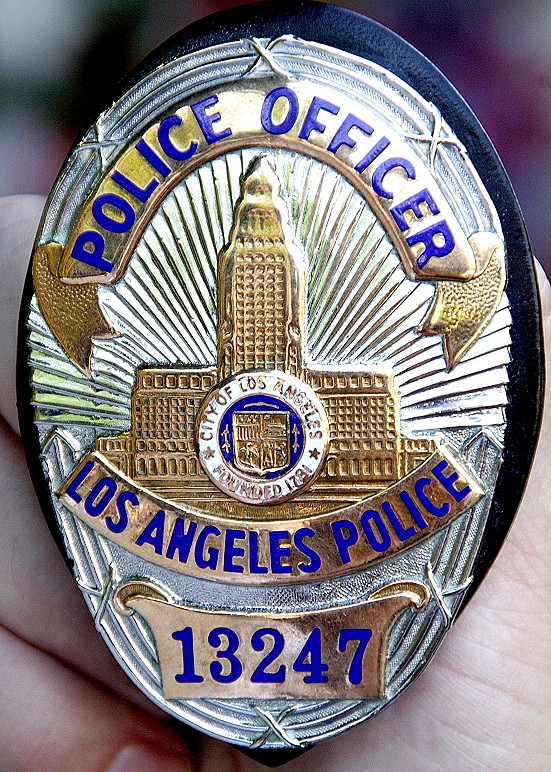 facebook要求洛杉矶警方停止设置虚假档案对用户进行监视|洛杉矶警察