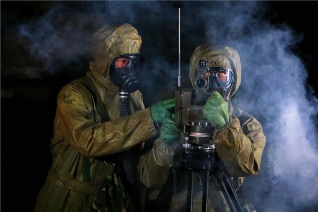 与"毒"共舞,降魔神兵暗夜出击_腾讯新闻