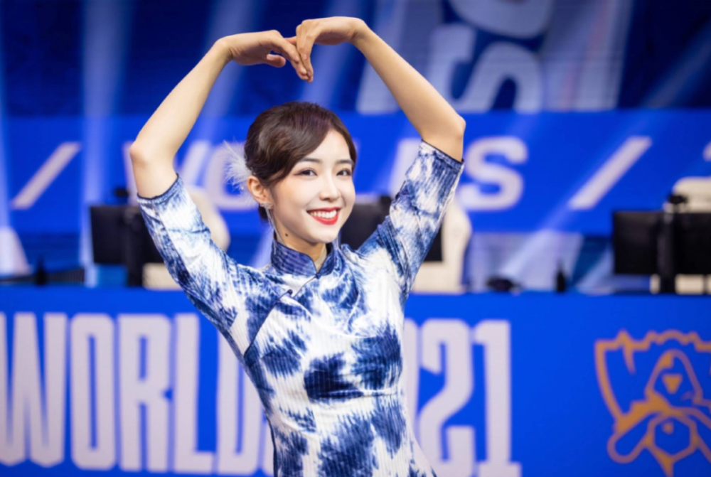 余霜用热爱诠释佛系独家专访