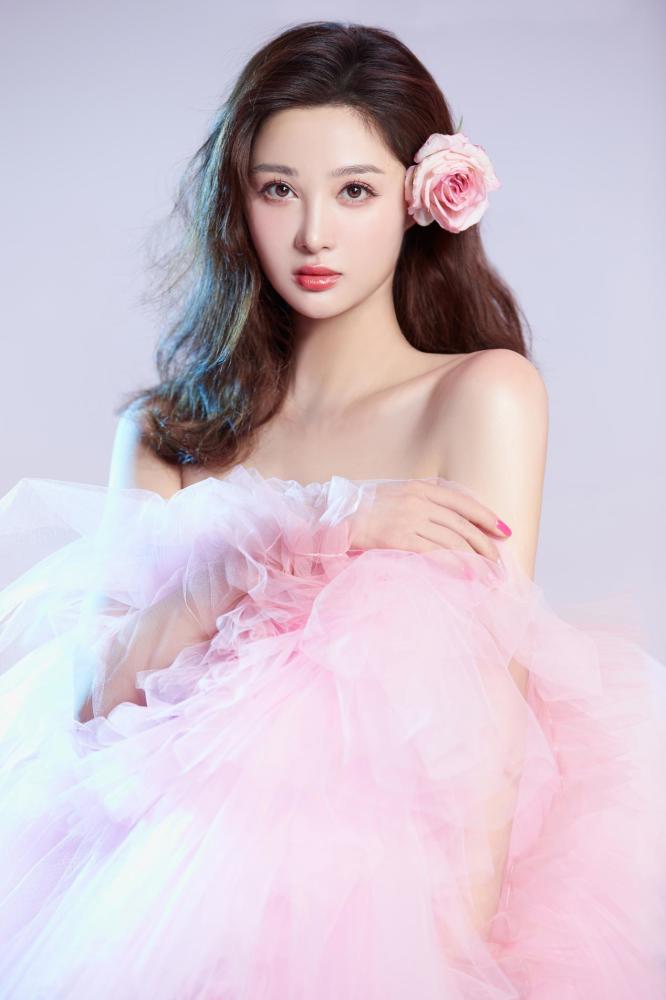 孙嘉璐粉意氤氲大片仿佛迪士尼小公主又出逃了