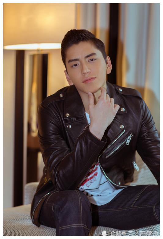 金晨就被传出与邓伦的绯闻了,所以王大陆与金晨的动态大家也就没那么