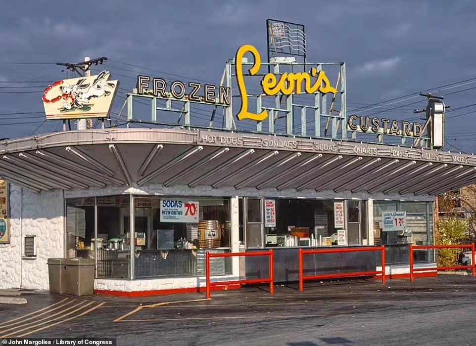 40年1万多张照片记录"路边美国":创意加油站餐厅旅馆,如今成为"时代的