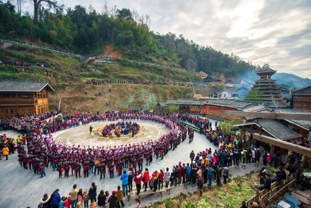 "侗年"作为侗家人的传统节日,承载着侗族许多历史文化的信息,对研究