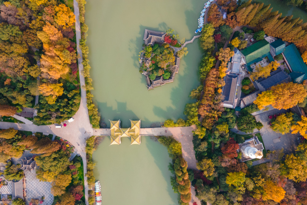 航拍扬州瘦西湖园林之盛甲于天下秋色下的景致美不胜收