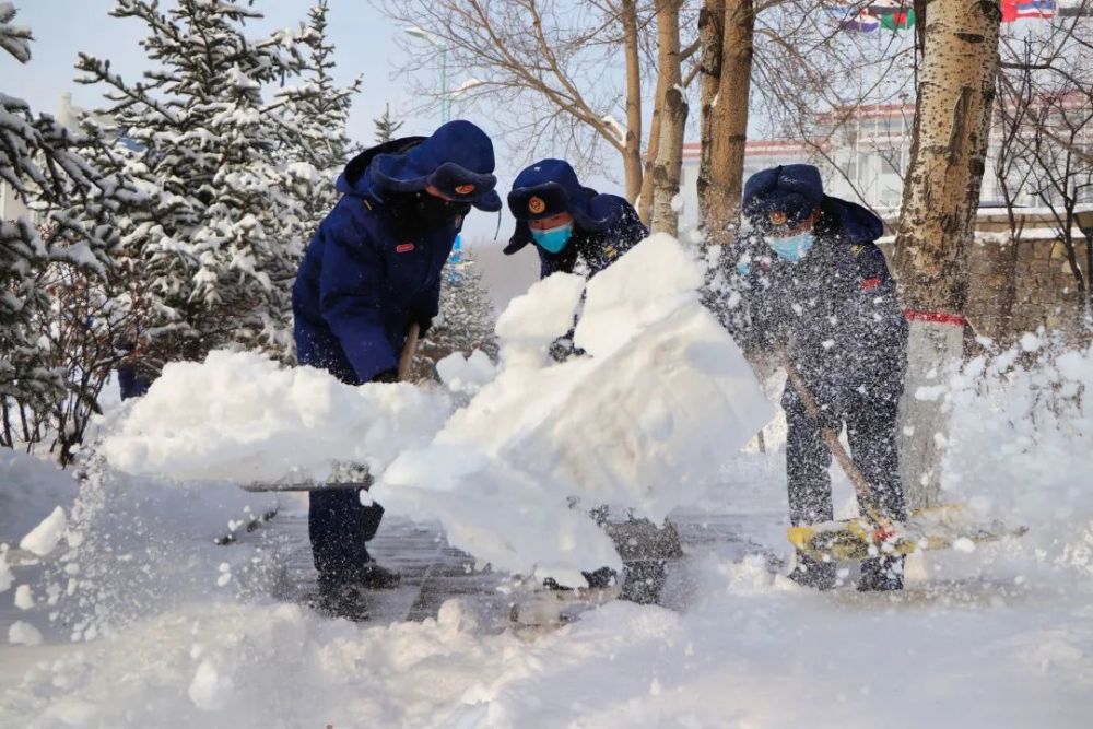 抗击雪灾图片