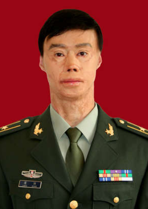 1995年,兵哥梁强为救一车乘客重度烧伤,女友始终不离不弃