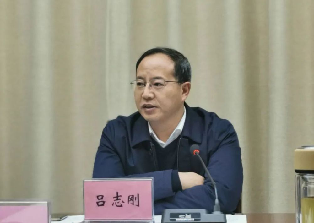 区委副书记,区长杜勇出席会议并讲话.