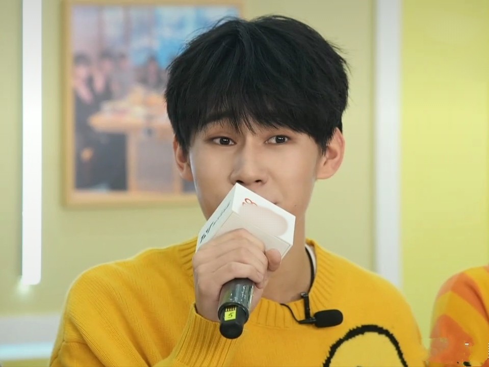 因直播非要卡点,李飞再被吐槽?时代少年团粉丝统一表示:困!_腾讯新闻