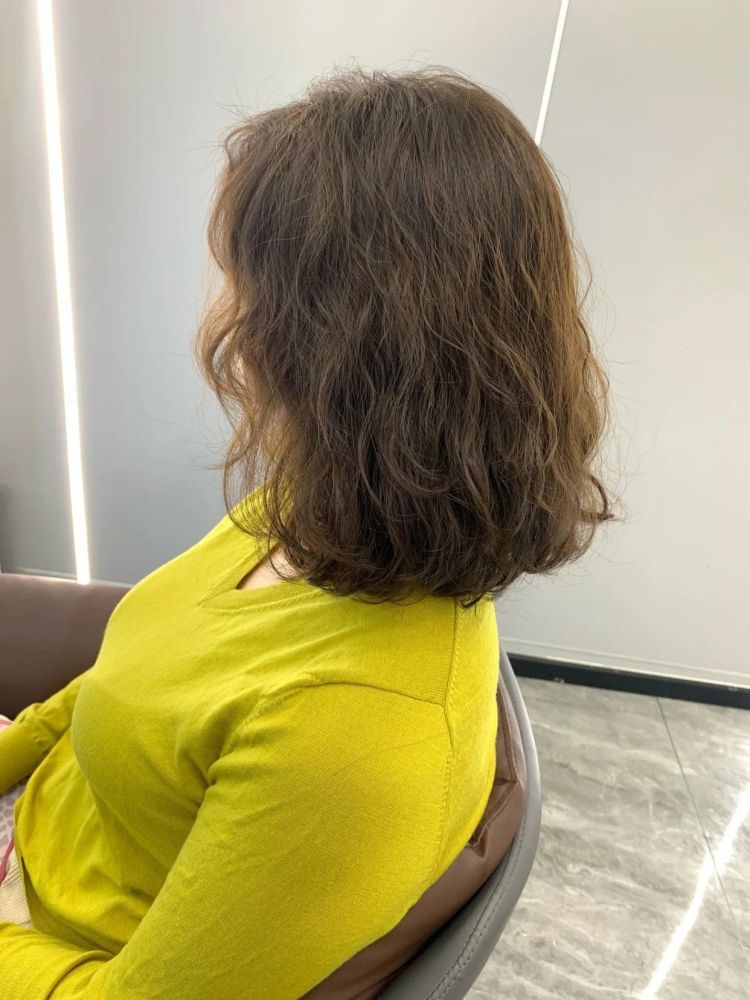 当下最火发型有哪些?个性短发创意染半头烫,时尚出彩很自然插图3