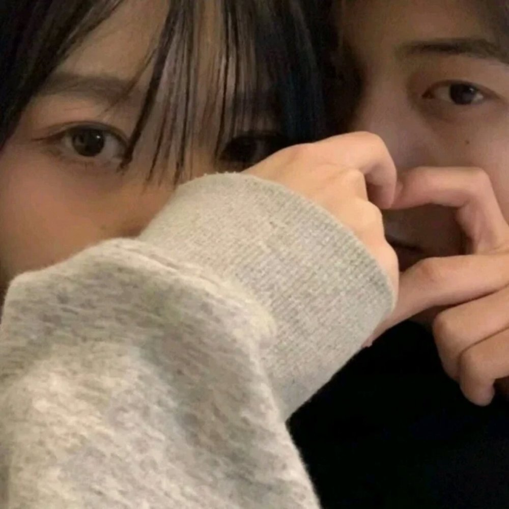 风格情侣头像就像冬天两个不暖和的人靠在一起就暖和啦