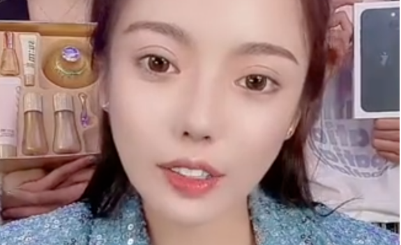 10亿热搜辛巴直言对办婚礼有阴影辛选极力撮合蛋蛋与苏有朋恋爱