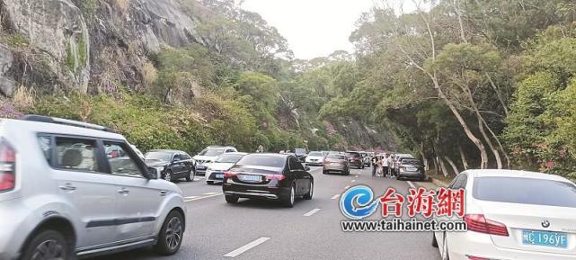 厦门上李水库等山体公园附近车辆违停现象严重