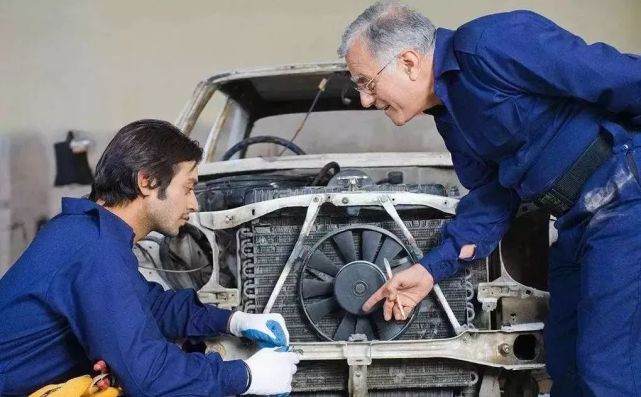 汽修老师傅真不愿意带徒弟?这个问题,我们不能一刀切!