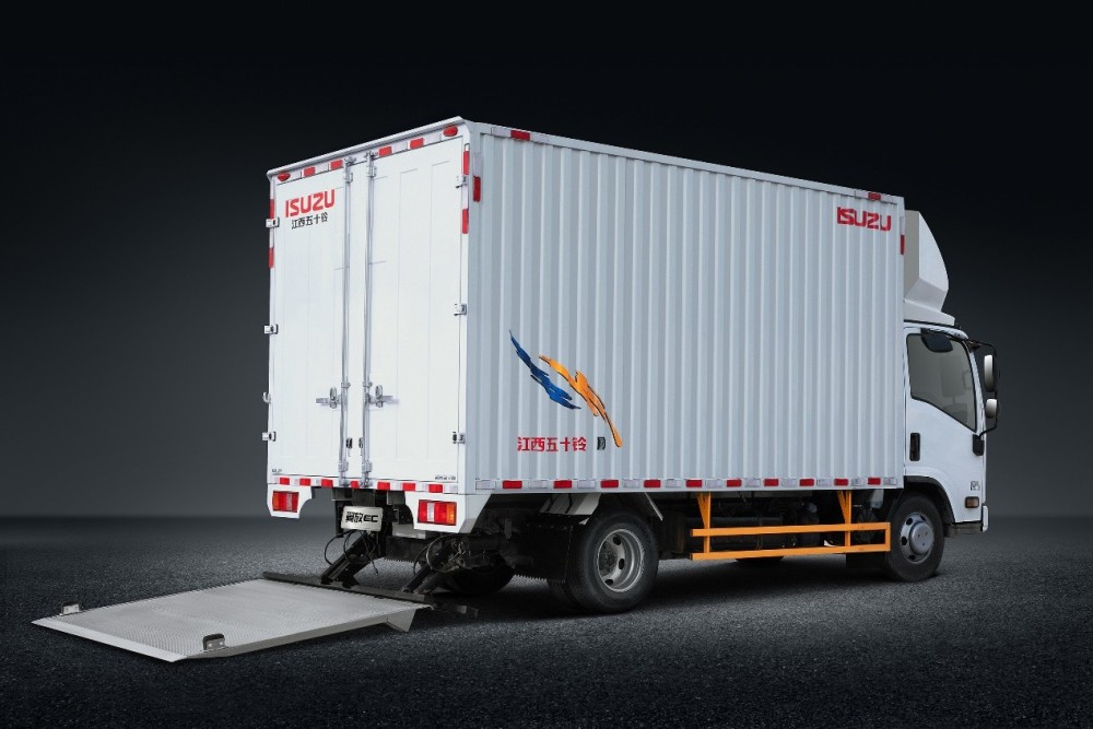 装卸货物好帮手 江西五十铃翼放轻卡液压尾板车了解一下_腾讯新闻