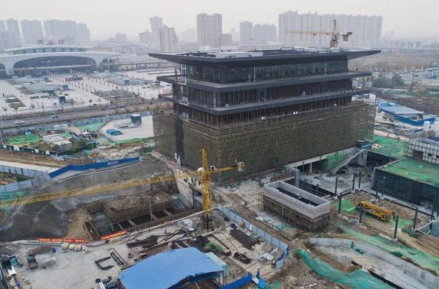 航拍商丘高铁站核心区绿轴项目施工现场,67建成后将成为道北又一