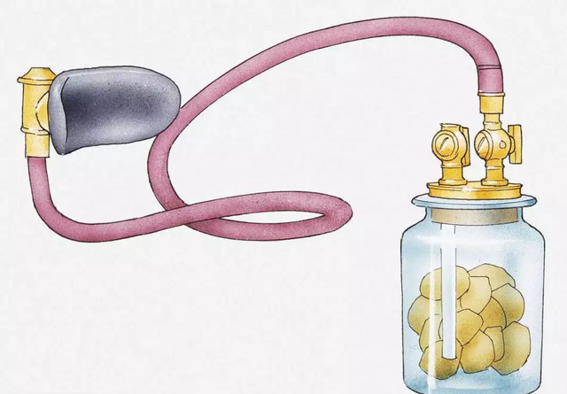 麻醉药中毒,好发于机体状态较差者,有头晕,烦躁不安的症状