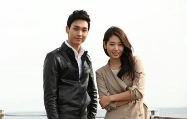 朴信惠被曝奉子成婚地下恋4年修成正果男方是她大学校友