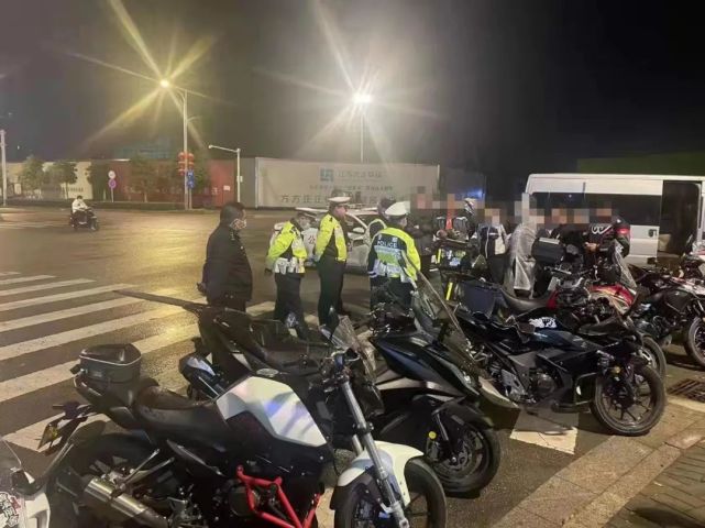 "炸街车",你成功引起了警方的注意!