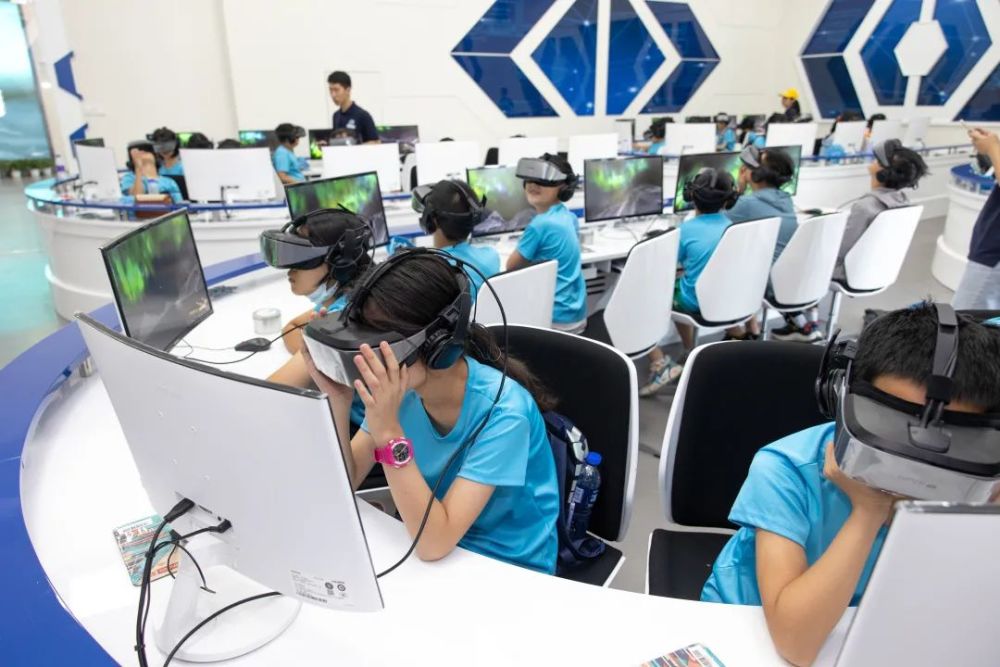 在 全息ar教室里