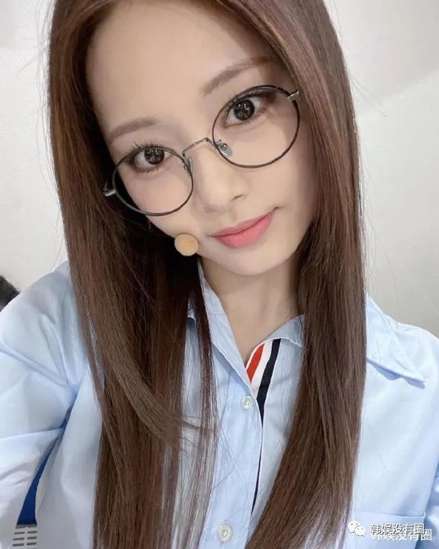 twice周子瑜晒人气歌谣认证照周老师上线