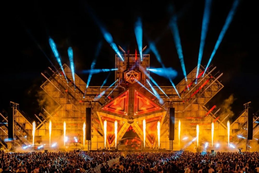 盘点一下,2021年国外一些设计不错的音乐节!