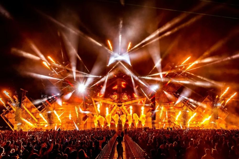 盘点一下,2021年国外一些设计不错的音乐节!